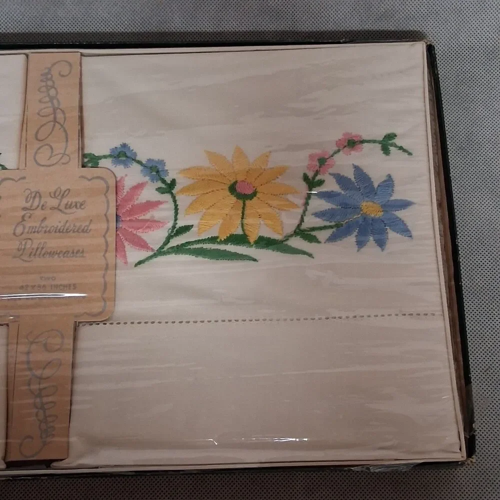 Vintage De Luxe Embroidered Pillowcases New in Box White 42x36